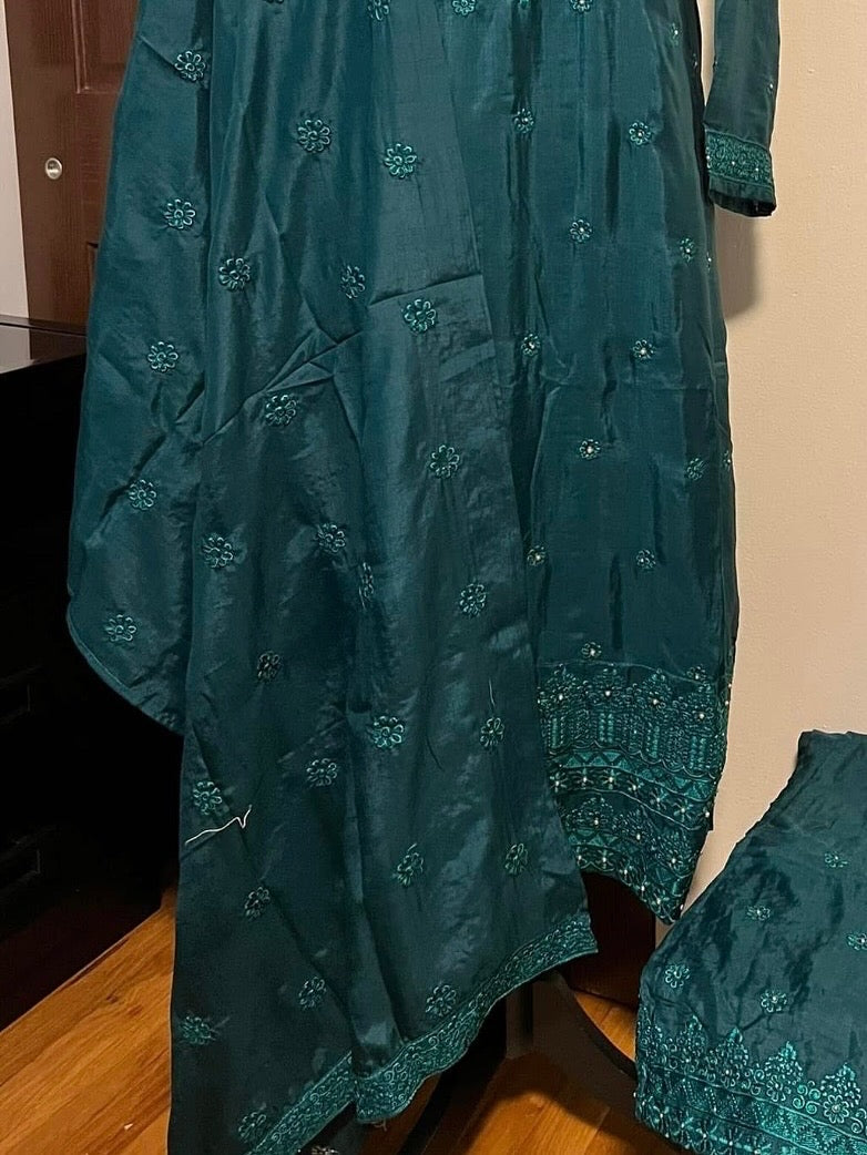 Bottle Green Embroidered salwar kameez Suit 3-Piece Set – Kameez, Pants & Dupatta