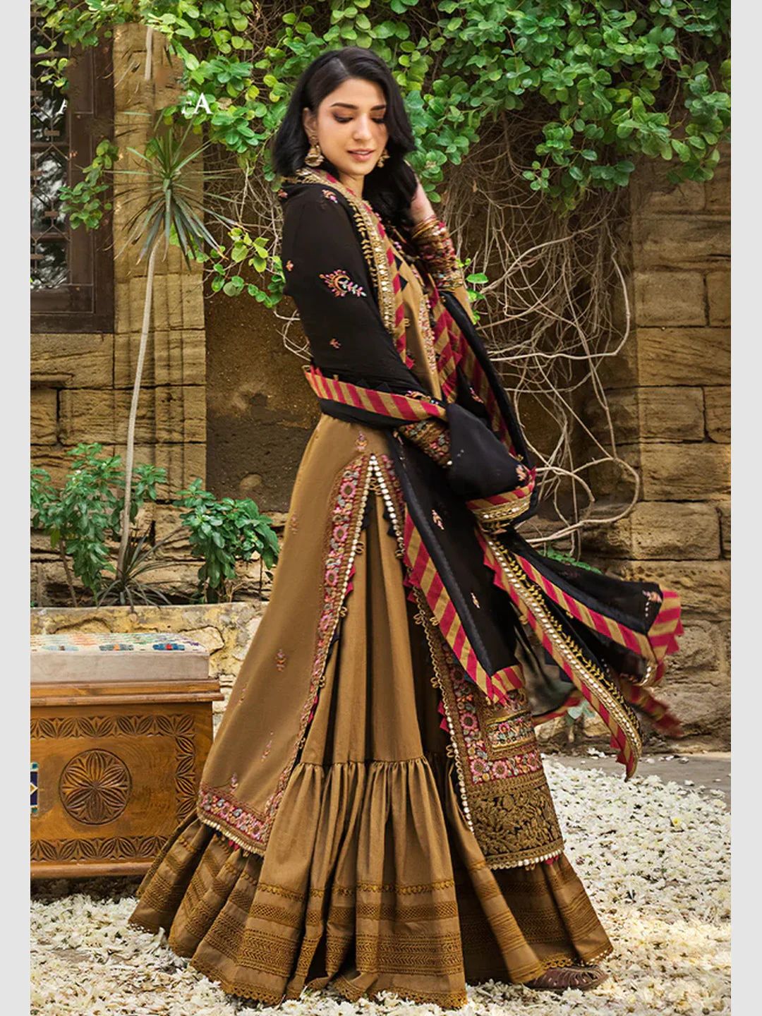 Asim Jofa Luxe Designer Embroidery Salwar Kameez