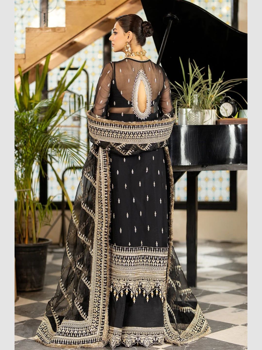 Regal Reverie: Imrozia's Exclusive Embroidered Chiffon Salwar Kameez